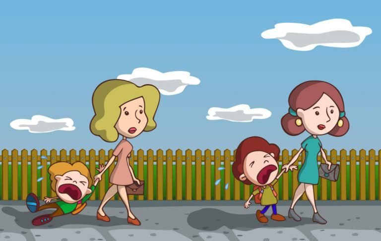 बच्चे क्यों नखरे करते हैं? नखरे रोने से लेकर चीखने, लात मारने, मारने और सांस पकड़ने तक के हैं। वे लड़कों और लड़कियों में समान रूप से