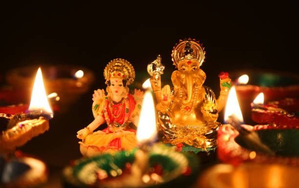 8 Common Mistakes to Avoid for a Successful Lakshmi Puja This Diwali Lakshmi Puja